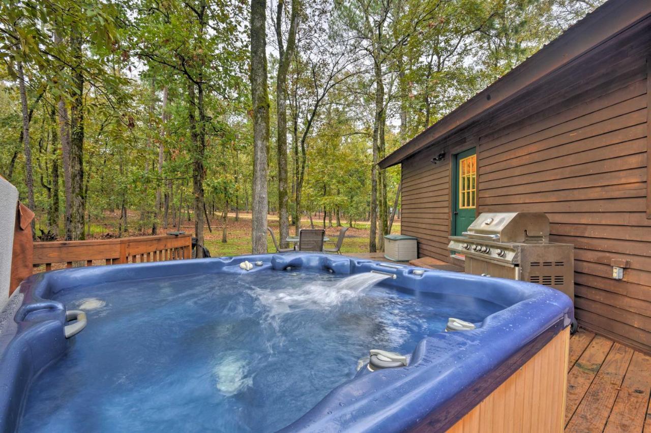 Вилла Hochatown Hideaway With Hot Tub, Grill And Fire Pit! Stephens Gap Экстерьер фото