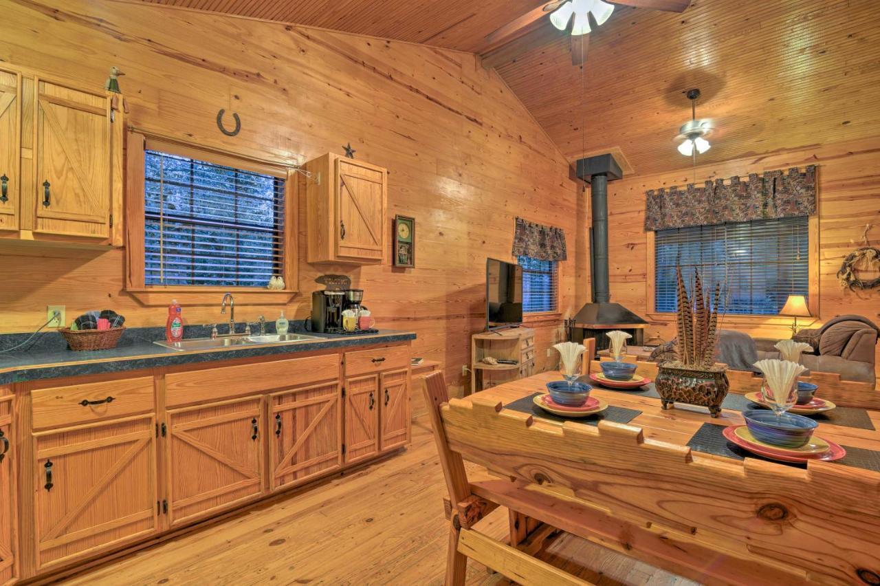 Вилла Hochatown Hideaway With Hot Tub, Grill And Fire Pit! Stephens Gap Экстерьер фото