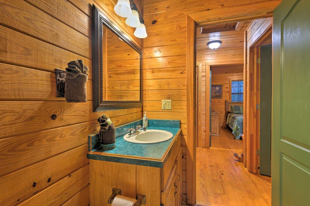 Вилла Hochatown Hideaway With Hot Tub, Grill And Fire Pit! Stephens Gap Экстерьер фото